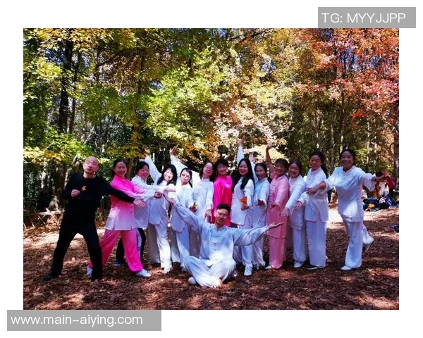 贺信传情寄祝福庆祝佳节共迎美好未来的温馨寄语