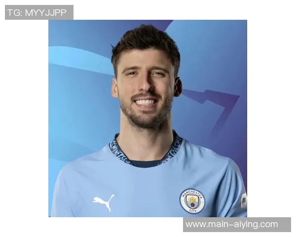 哈兰德晒曼城配色圣诞帽庆祝照为2025年胜利收官添彩